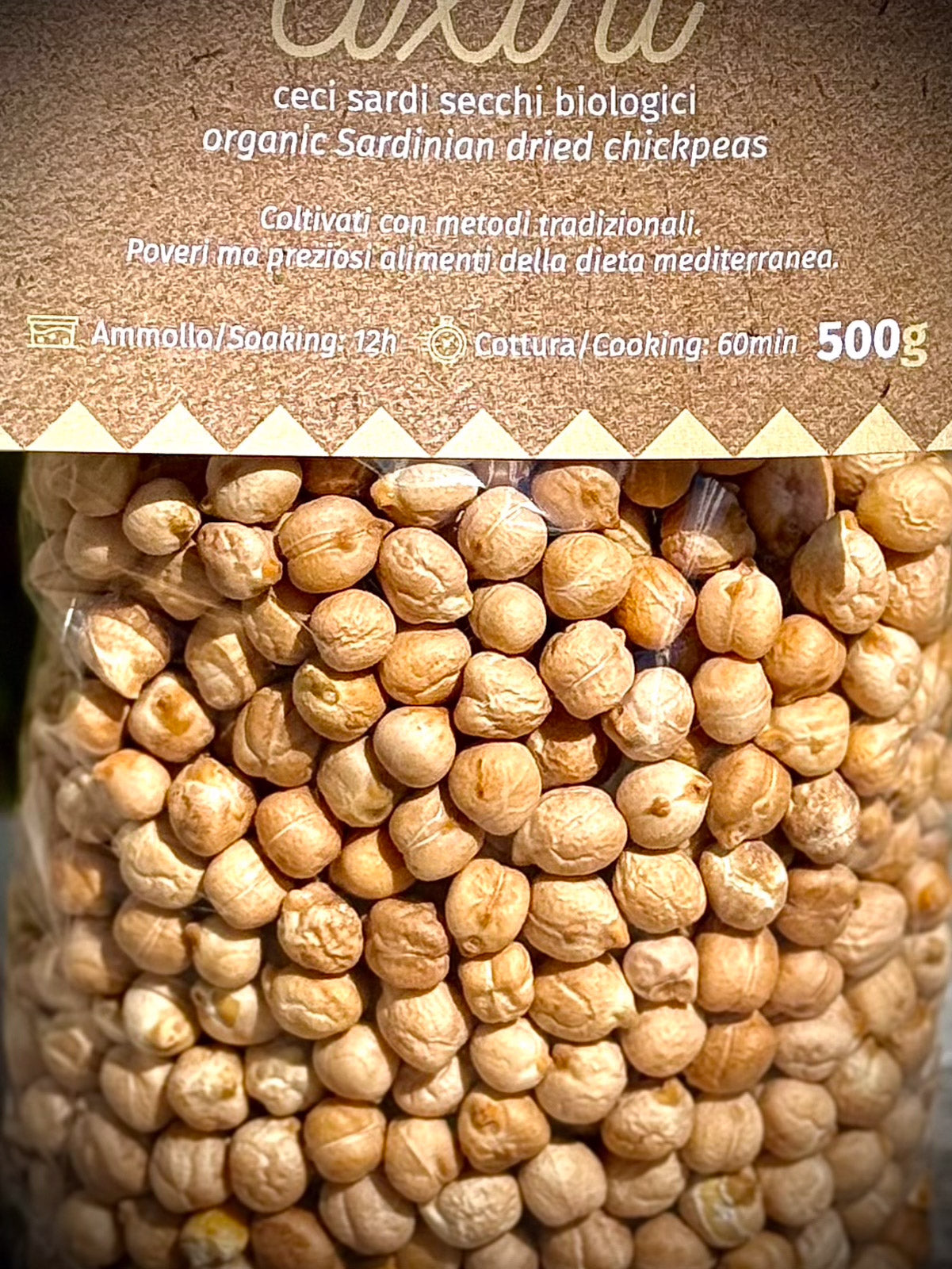 Bag of organic Sardinian dried chickpeas with text on packaging