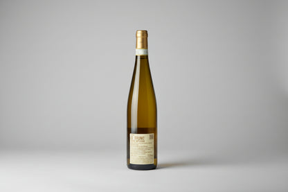 The backside of a bottle of white wine Soave Monte San Piero from Sandro De Bruno 